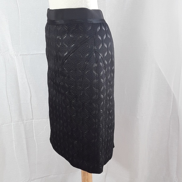 Ann Taylor black skirt with nice design pattern - Picture 2 of 5